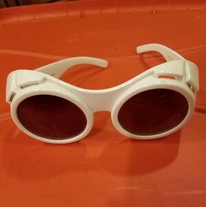 Willie Wonka White Round Sunglasses with Red Lenses. Dr Peepers S49301